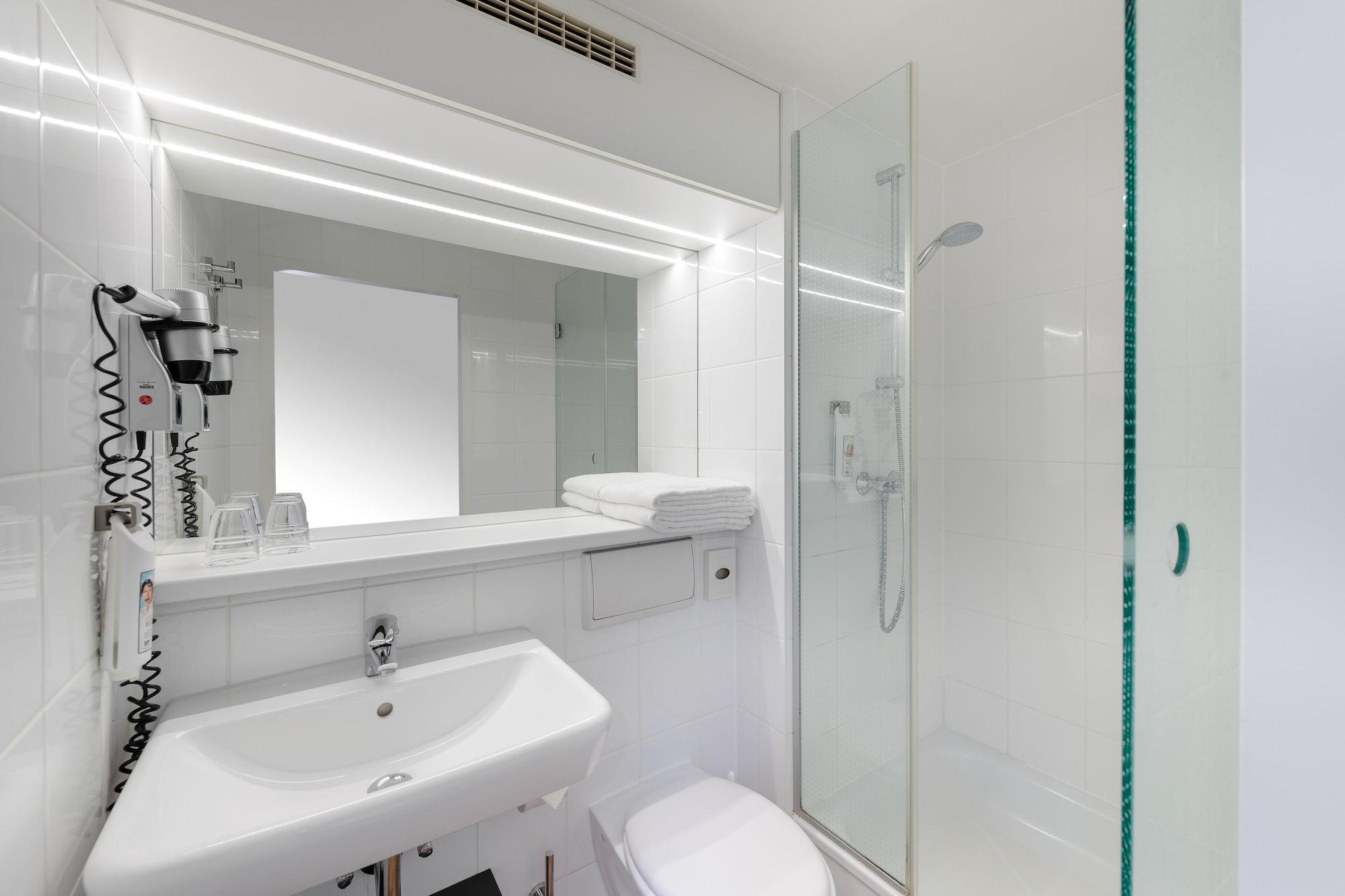 Ibis Hotel Frankfurt Messe West Francfort-sur-le-Main Extérieur photo