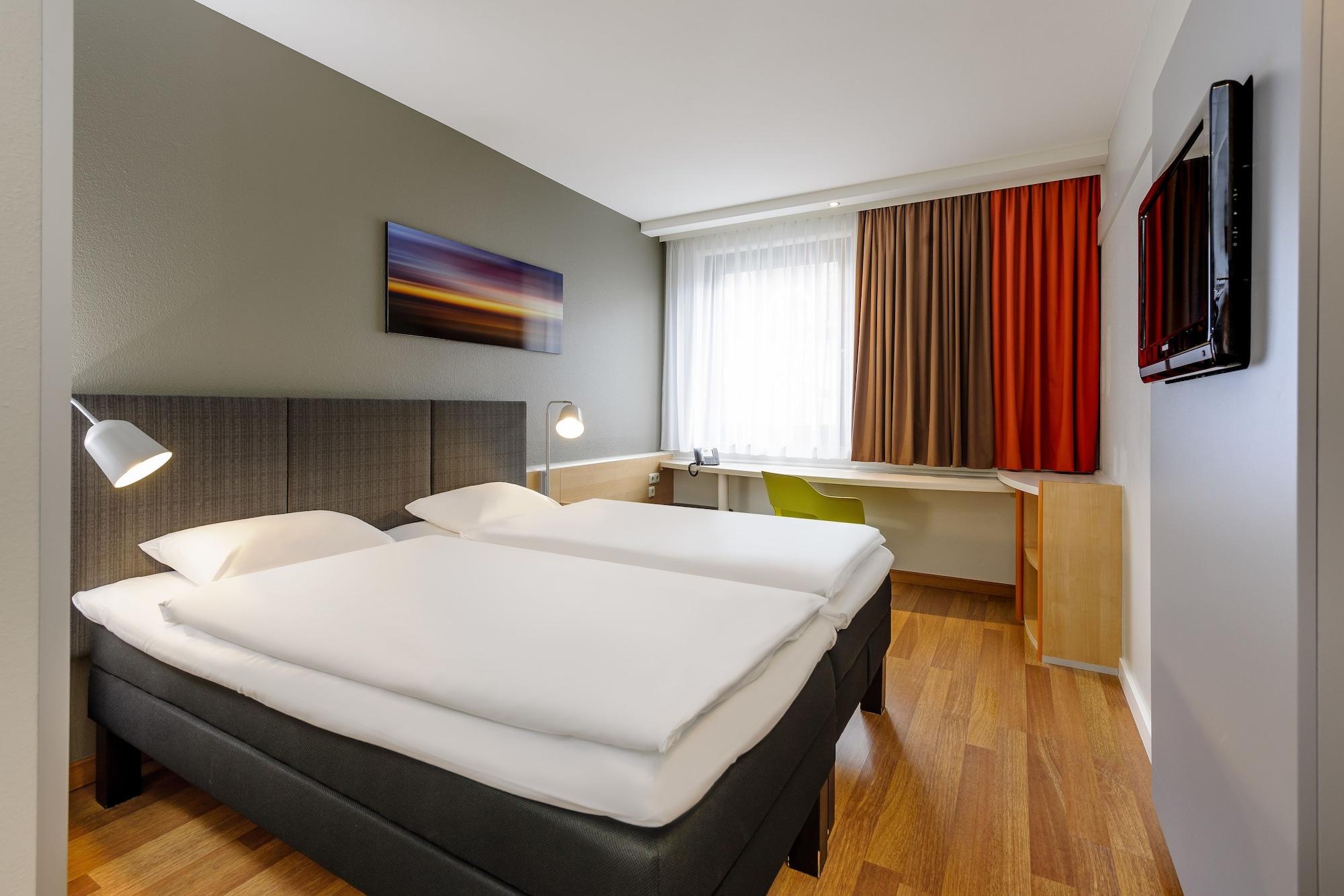 Ibis Hotel Frankfurt Messe West Francfort-sur-le-Main Extérieur photo