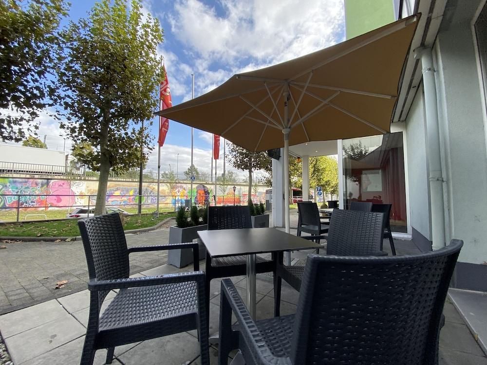 Ibis Hotel Frankfurt Messe West Francfort-sur-le-Main Extérieur photo