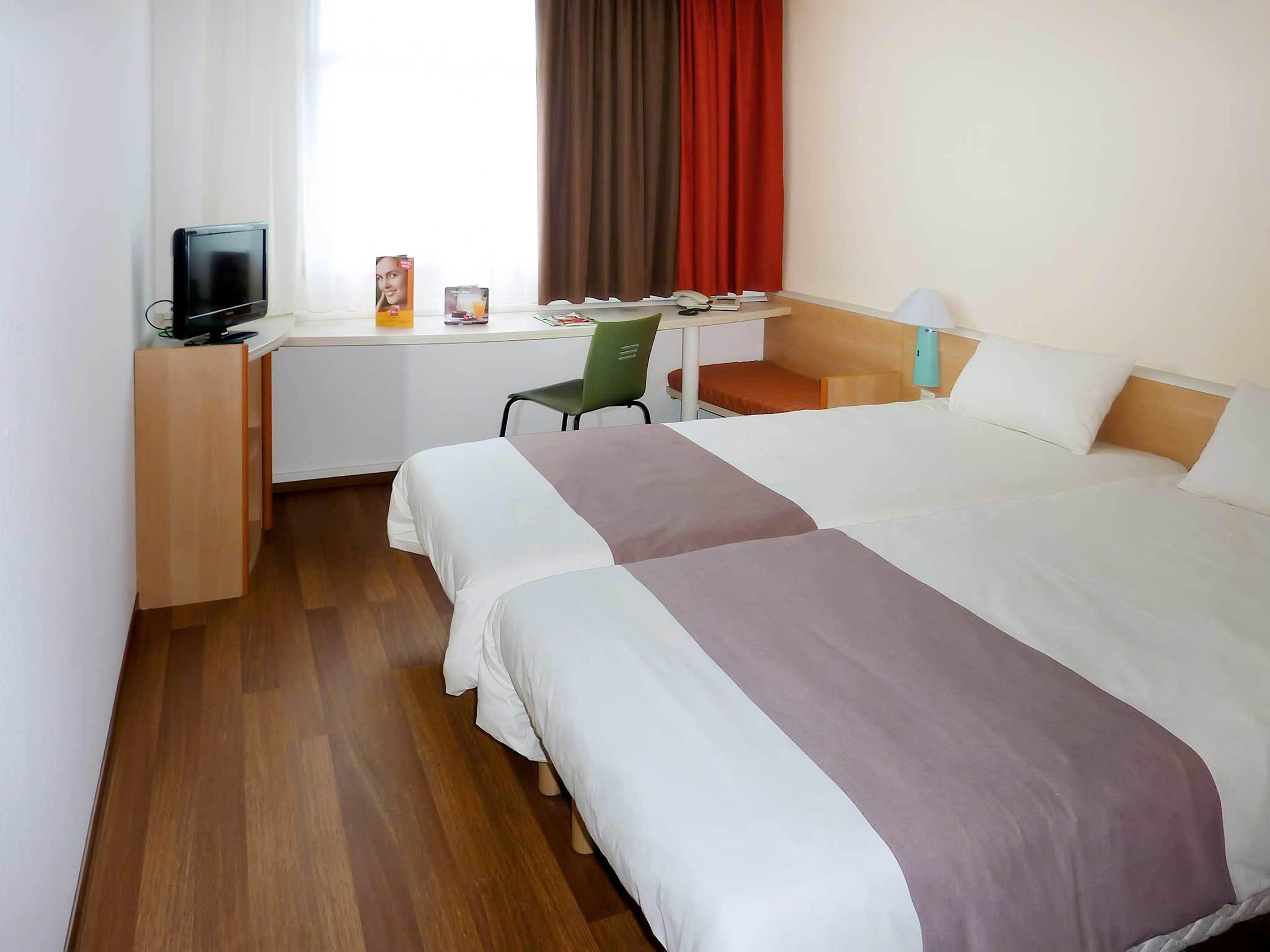 Ibis Hotel Frankfurt Messe West Francfort-sur-le-Main Extérieur photo
