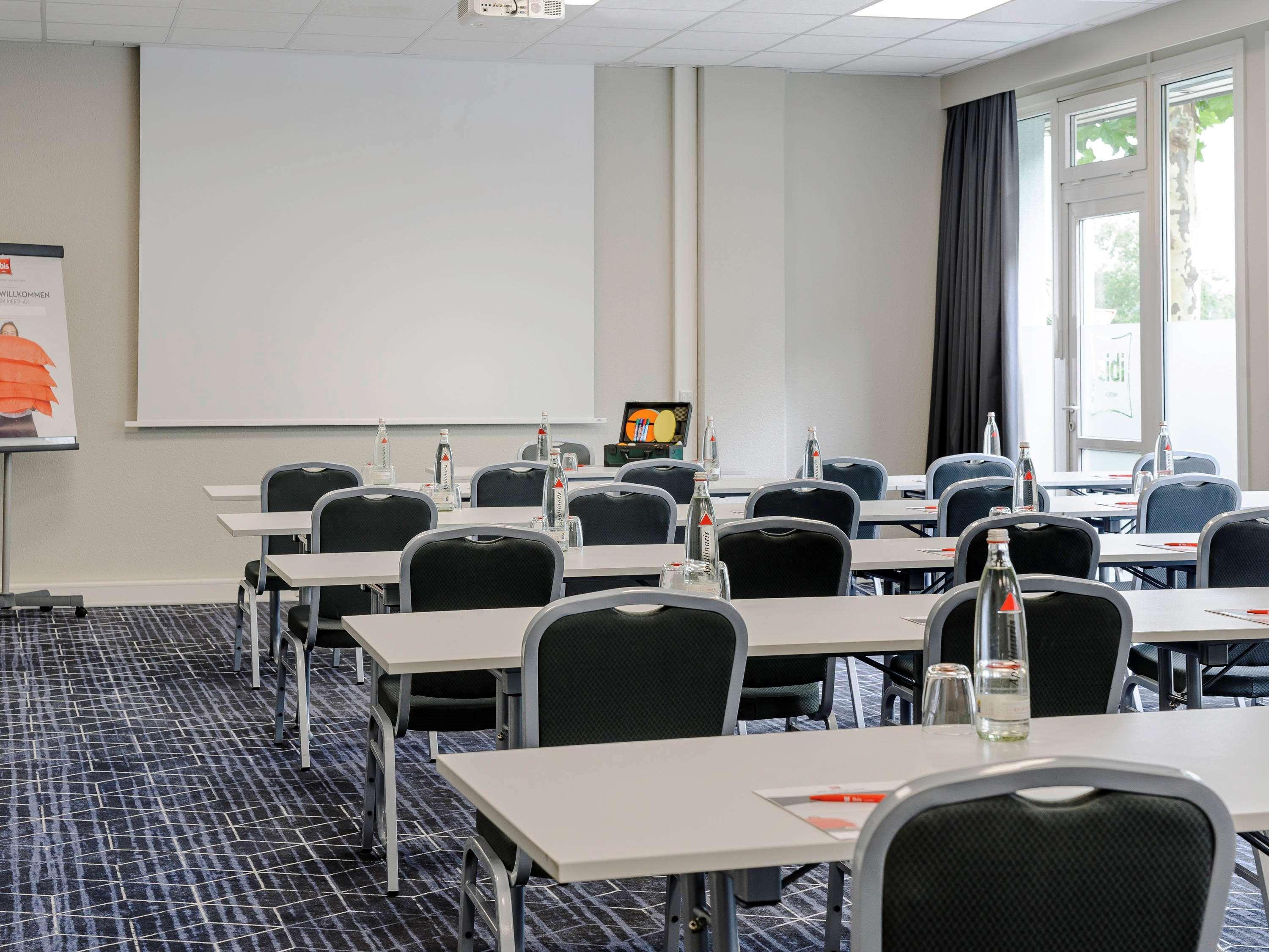 Ibis Hotel Frankfurt Messe West Francfort-sur-le-Main Extérieur photo