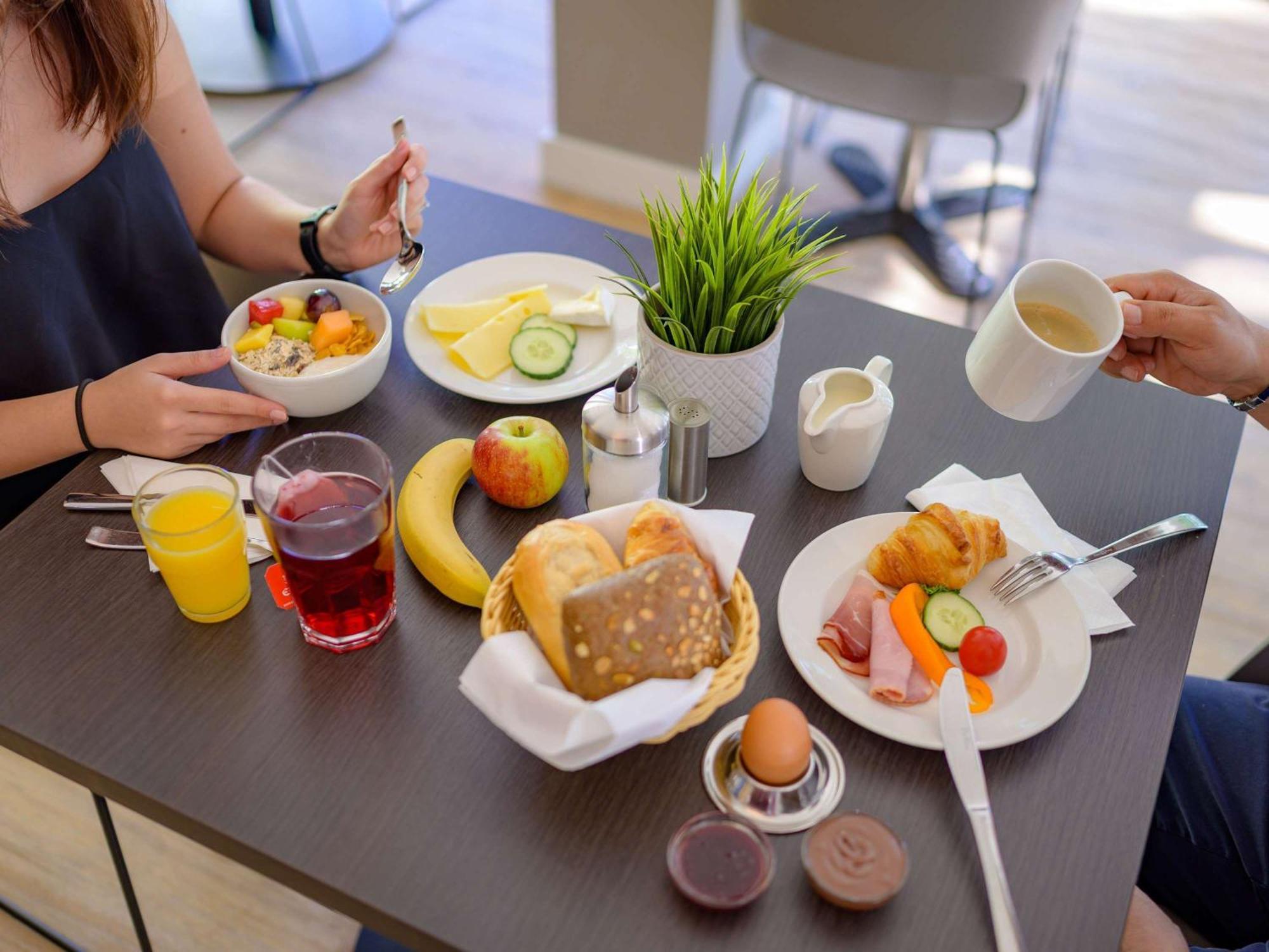 Ibis Hotel Frankfurt Messe West Francfort-sur-le-Main Extérieur photo