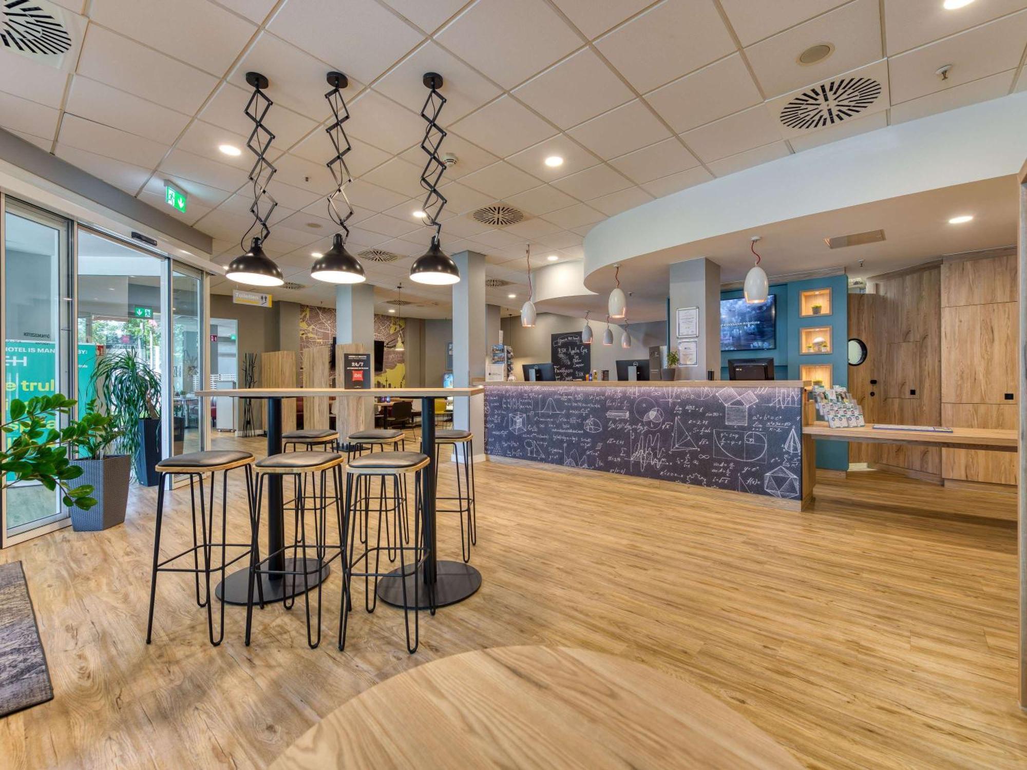 Ibis Hotel Frankfurt Messe West Francfort-sur-le-Main Extérieur photo