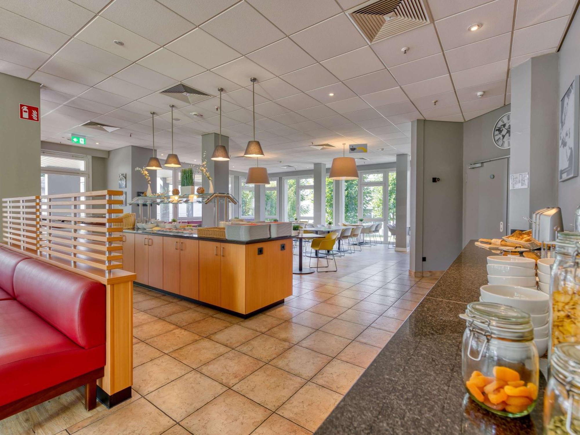 Ibis Hotel Frankfurt Messe West Francfort-sur-le-Main Extérieur photo