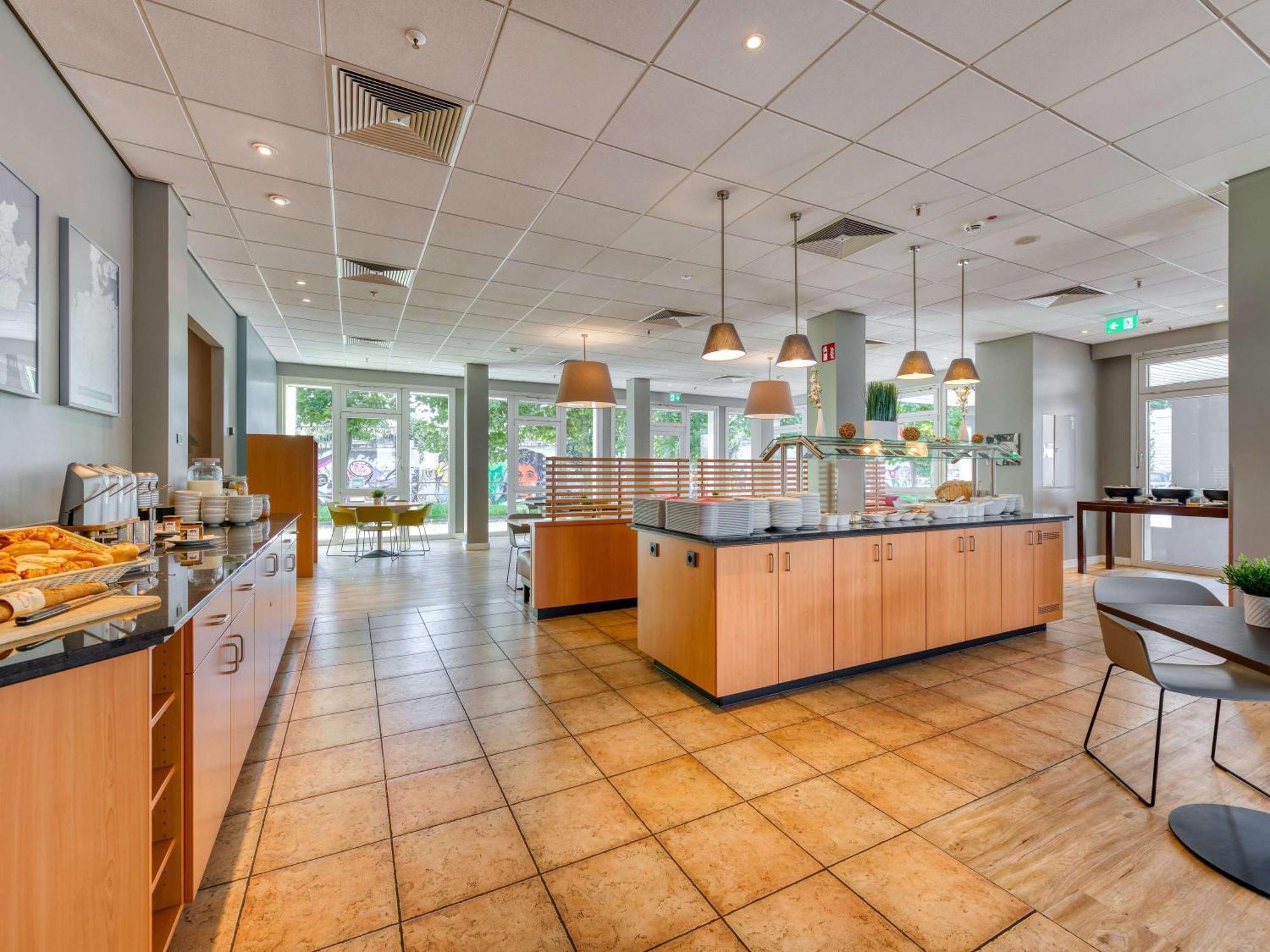 Ibis Hotel Frankfurt Messe West Francfort-sur-le-Main Extérieur photo