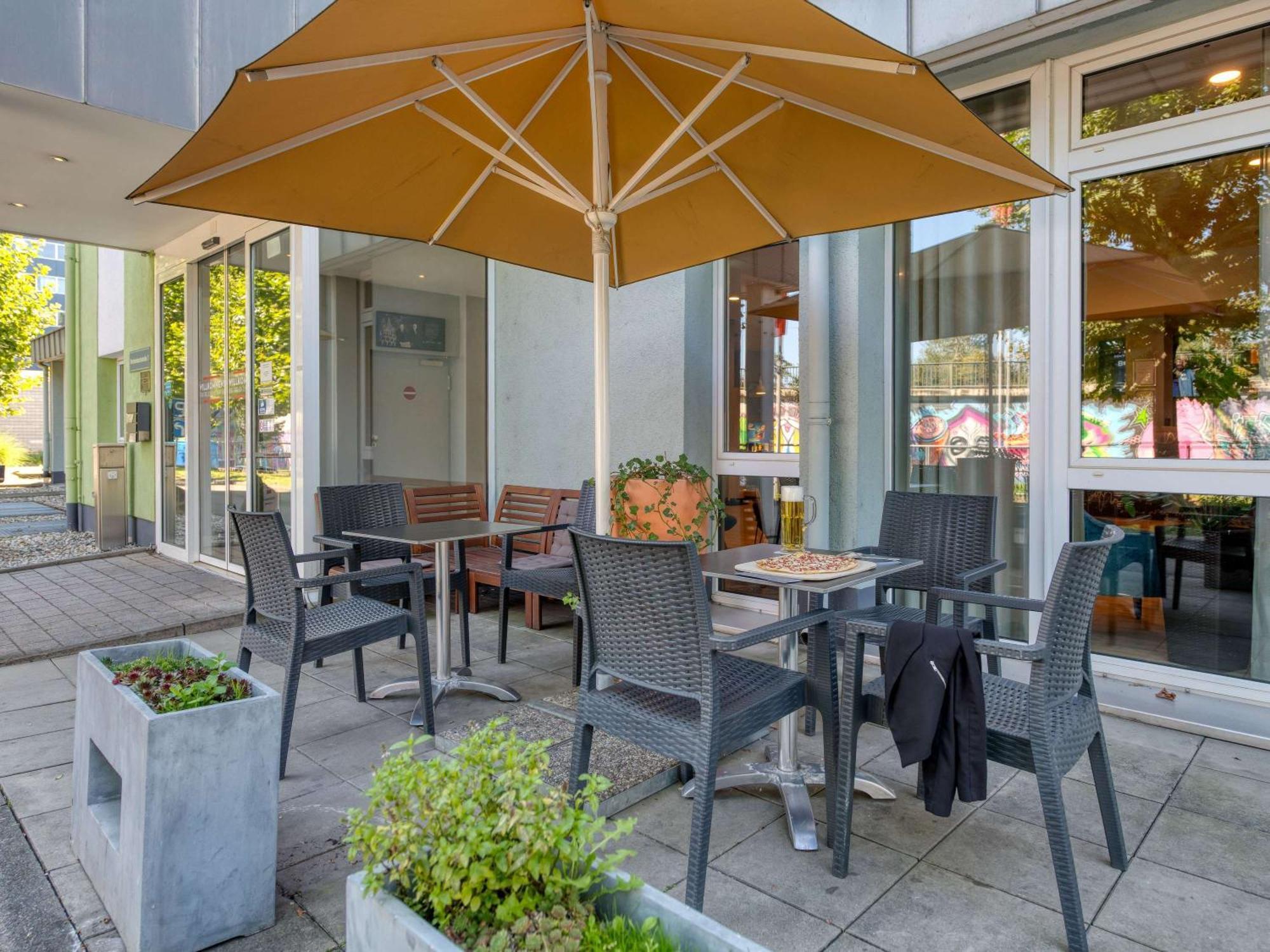 Ibis Hotel Frankfurt Messe West Francfort-sur-le-Main Extérieur photo