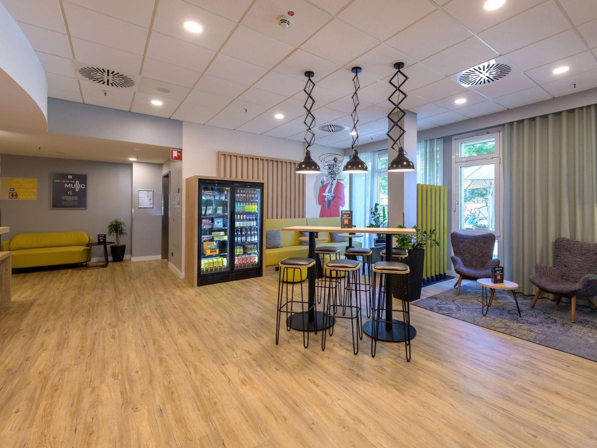 Ibis Hotel Frankfurt Messe West Francfort-sur-le-Main Extérieur photo