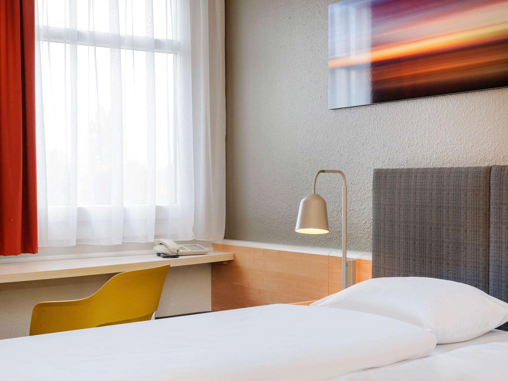 Ibis Hotel Frankfurt Messe West Francfort-sur-le-Main Extérieur photo