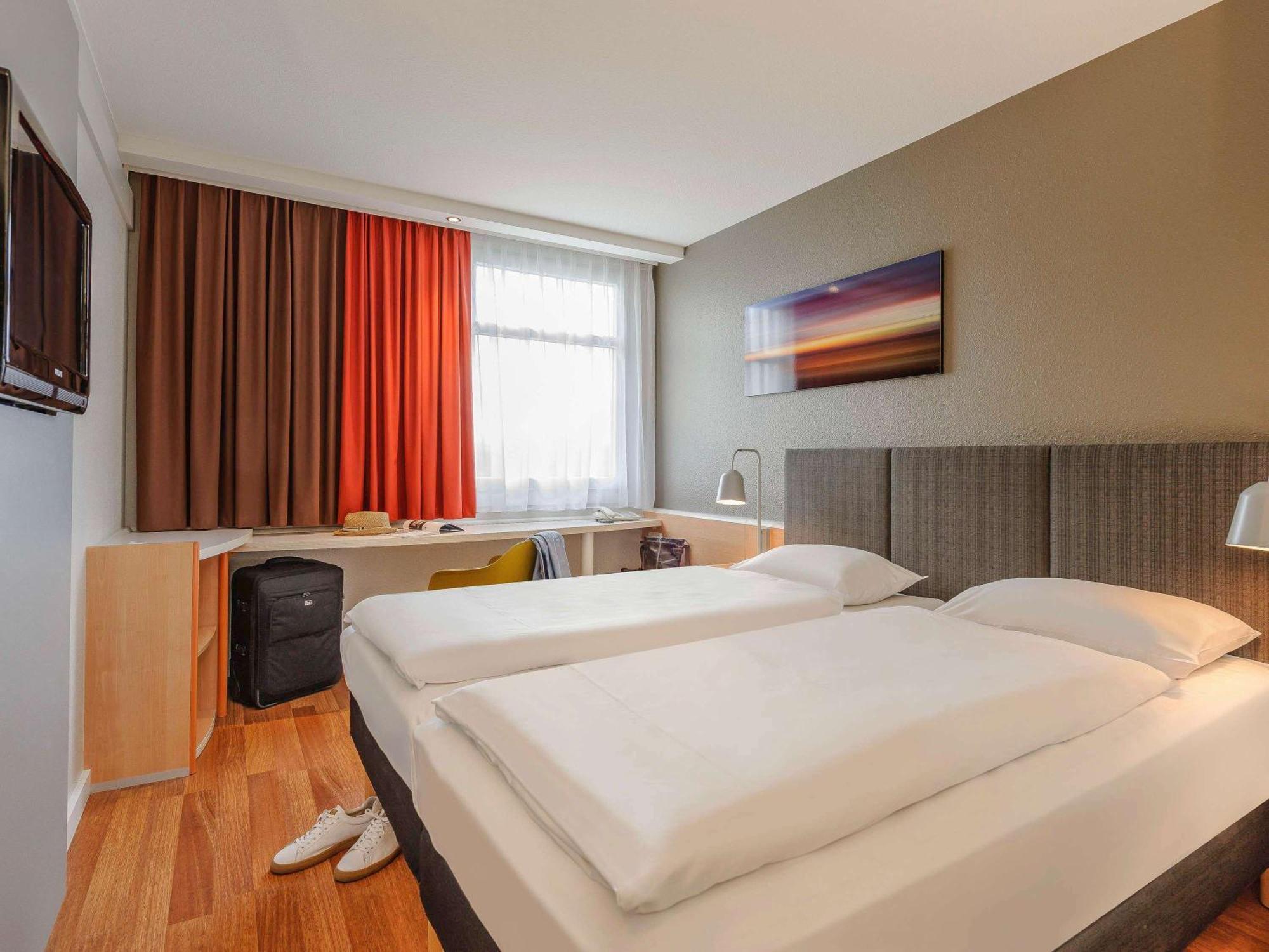 Ibis Hotel Frankfurt Messe West Francfort-sur-le-Main Extérieur photo