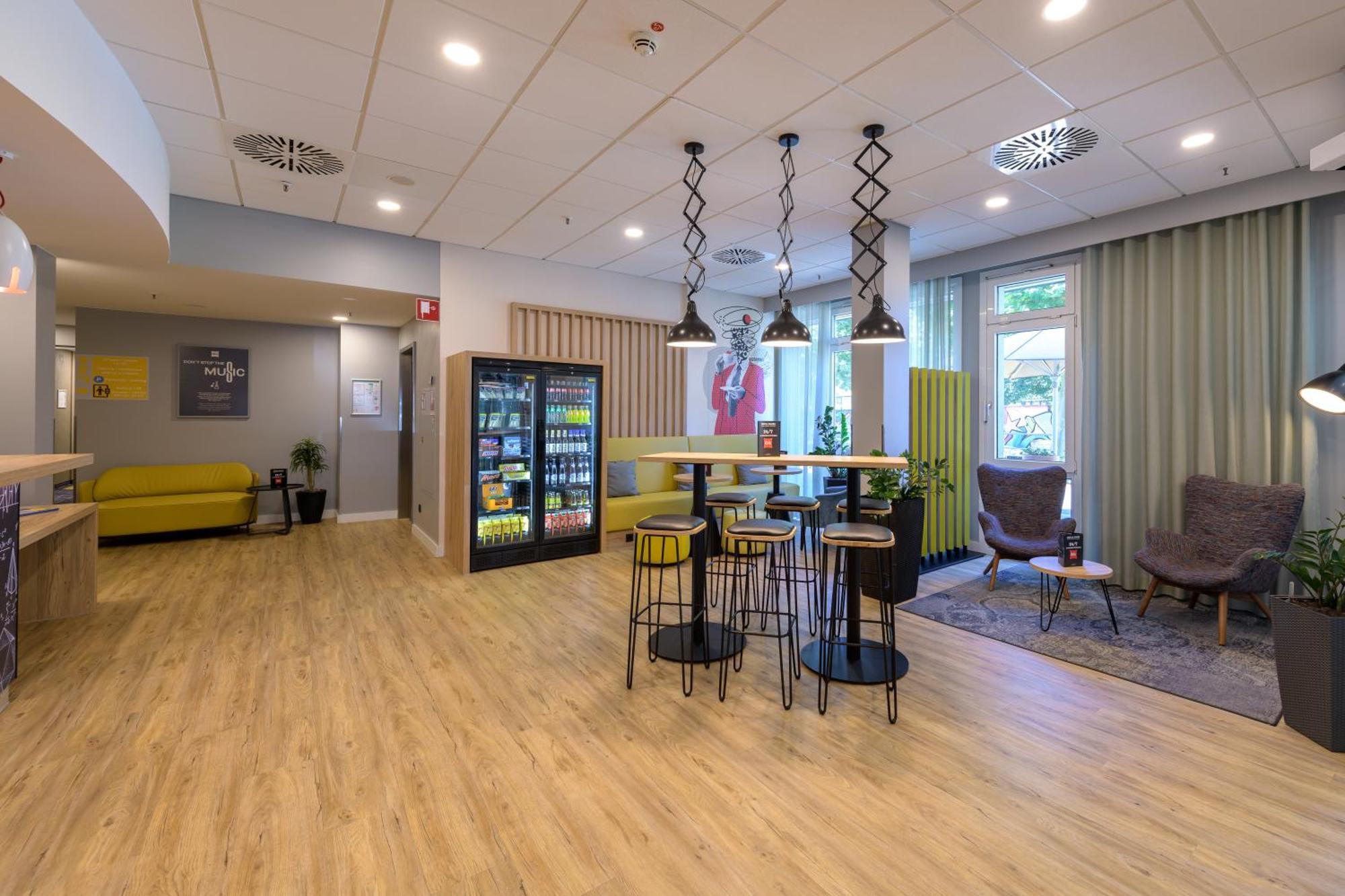 Ibis Hotel Frankfurt Messe West Francfort-sur-le-Main Extérieur photo