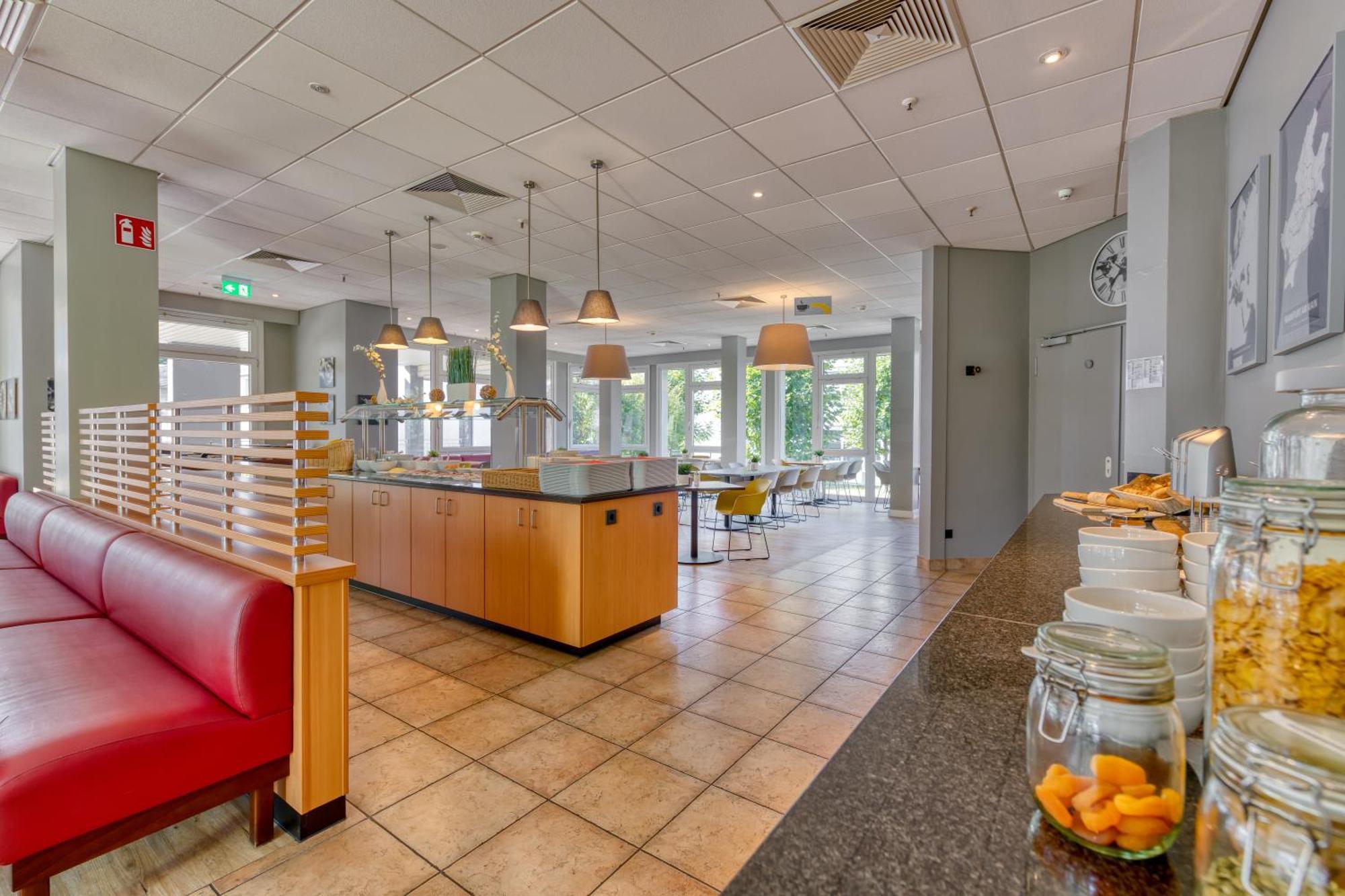 Ibis Hotel Frankfurt Messe West Francfort-sur-le-Main Extérieur photo