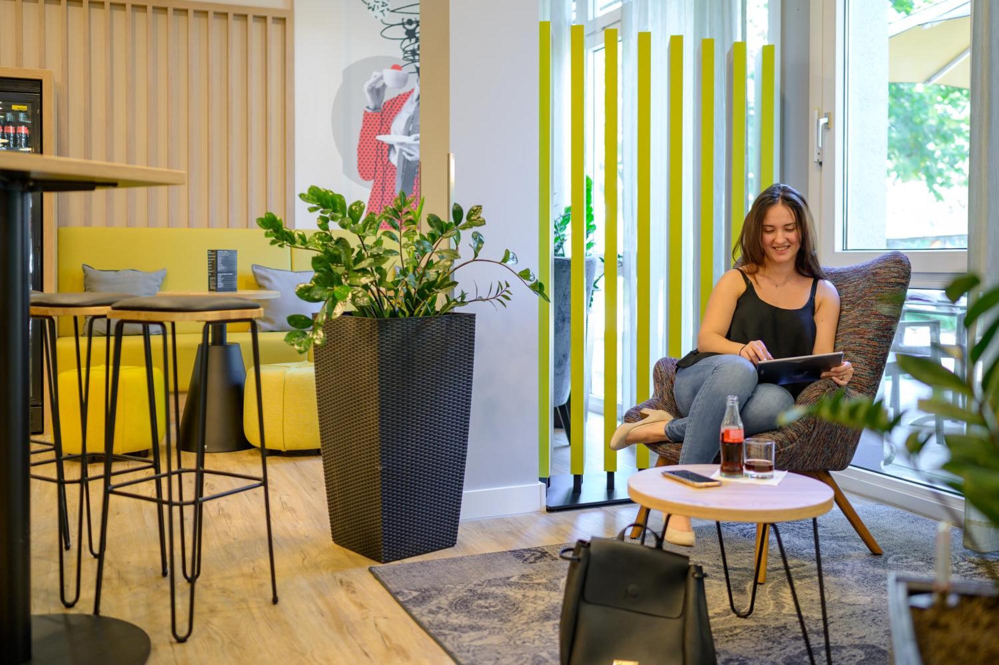 Ibis Hotel Frankfurt Messe West Francfort-sur-le-Main Extérieur photo