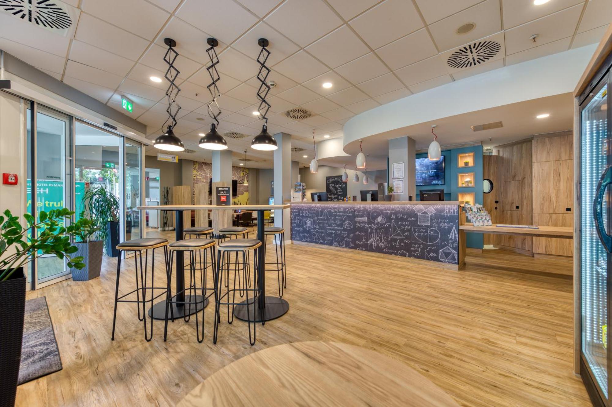 Ibis Hotel Frankfurt Messe West Francfort-sur-le-Main Extérieur photo