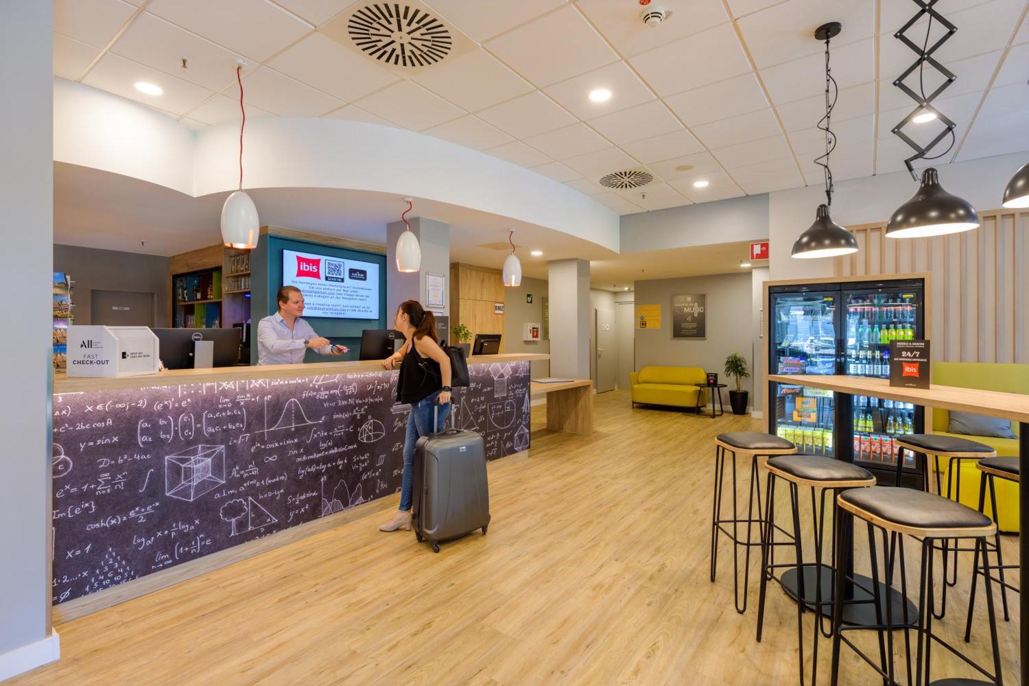 Ibis Hotel Frankfurt Messe West Francfort-sur-le-Main Extérieur photo