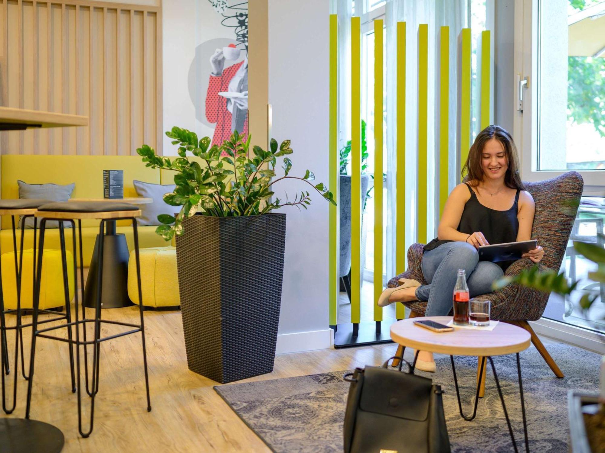 Ibis Hotel Frankfurt Messe West Francfort-sur-le-Main Extérieur photo