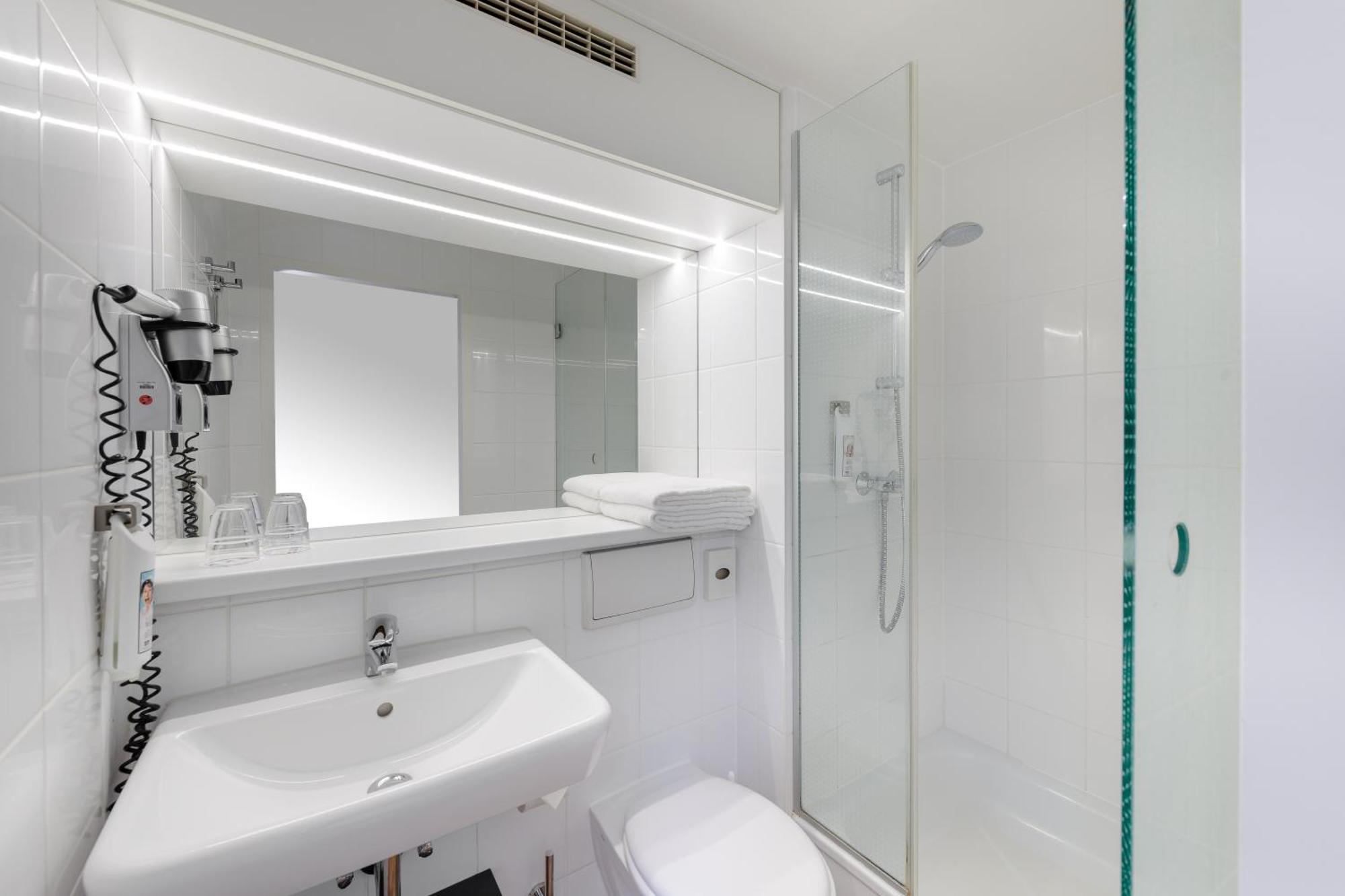 Ibis Hotel Frankfurt Messe West Francfort-sur-le-Main Extérieur photo
