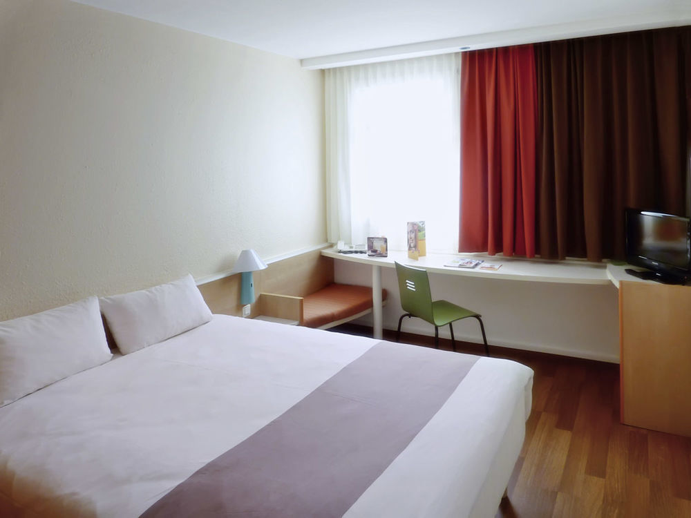 Ibis Hotel Frankfurt Messe West Francfort-sur-le-Main Extérieur photo