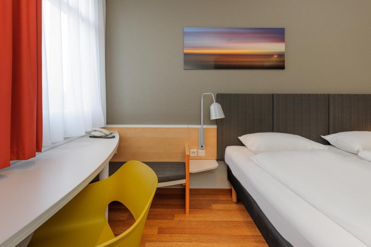 Ibis Hotel Frankfurt Messe West Francfort-sur-le-Main Extérieur photo